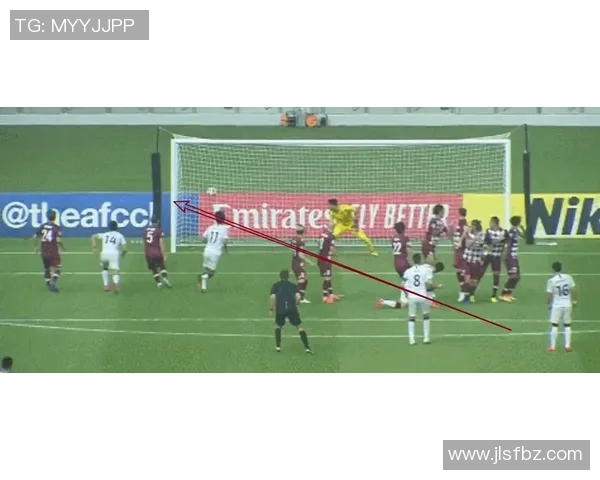 球场上的璀璨明星:透视当今足坛顶级球员的荣耀与挑战 球场上的璀璨明星:透视当今足坛顶级球员的荣耀与挑战