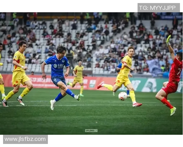 足球星空巨兽震撼登场 打破边界引领未来足球新时代